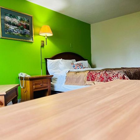 Villa Inn Motel Near Hwy 12 Wi Capital O Fort Atkinson Extérieur photo