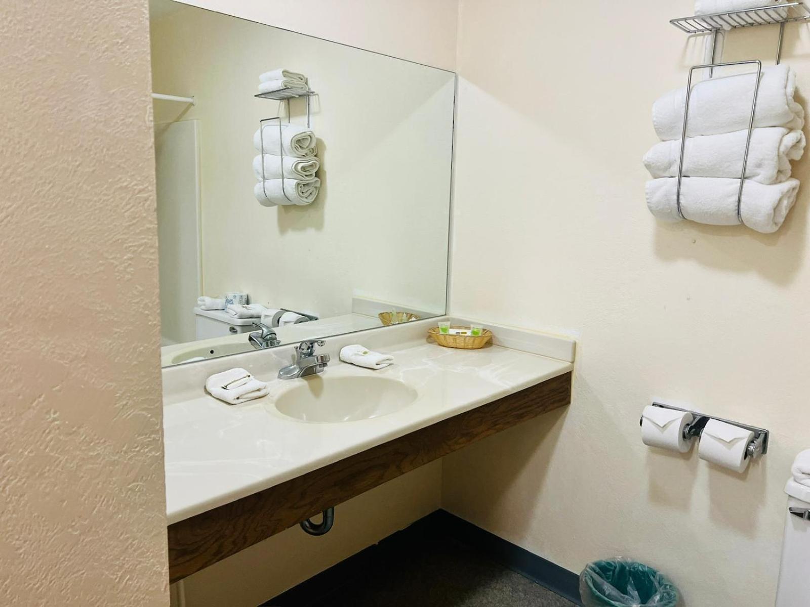 Villa Inn Motel Near Hwy 12 Wi Capital O Fort Atkinson Extérieur photo