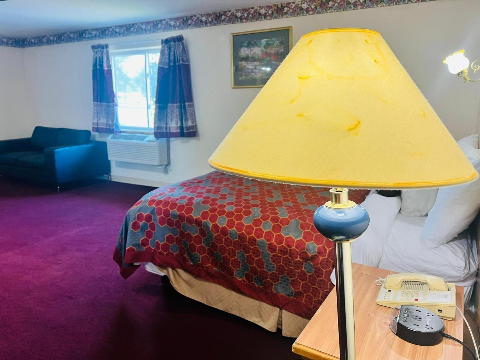 Villa Inn Motel Near Hwy 12 Wi Capital O Fort Atkinson Extérieur photo