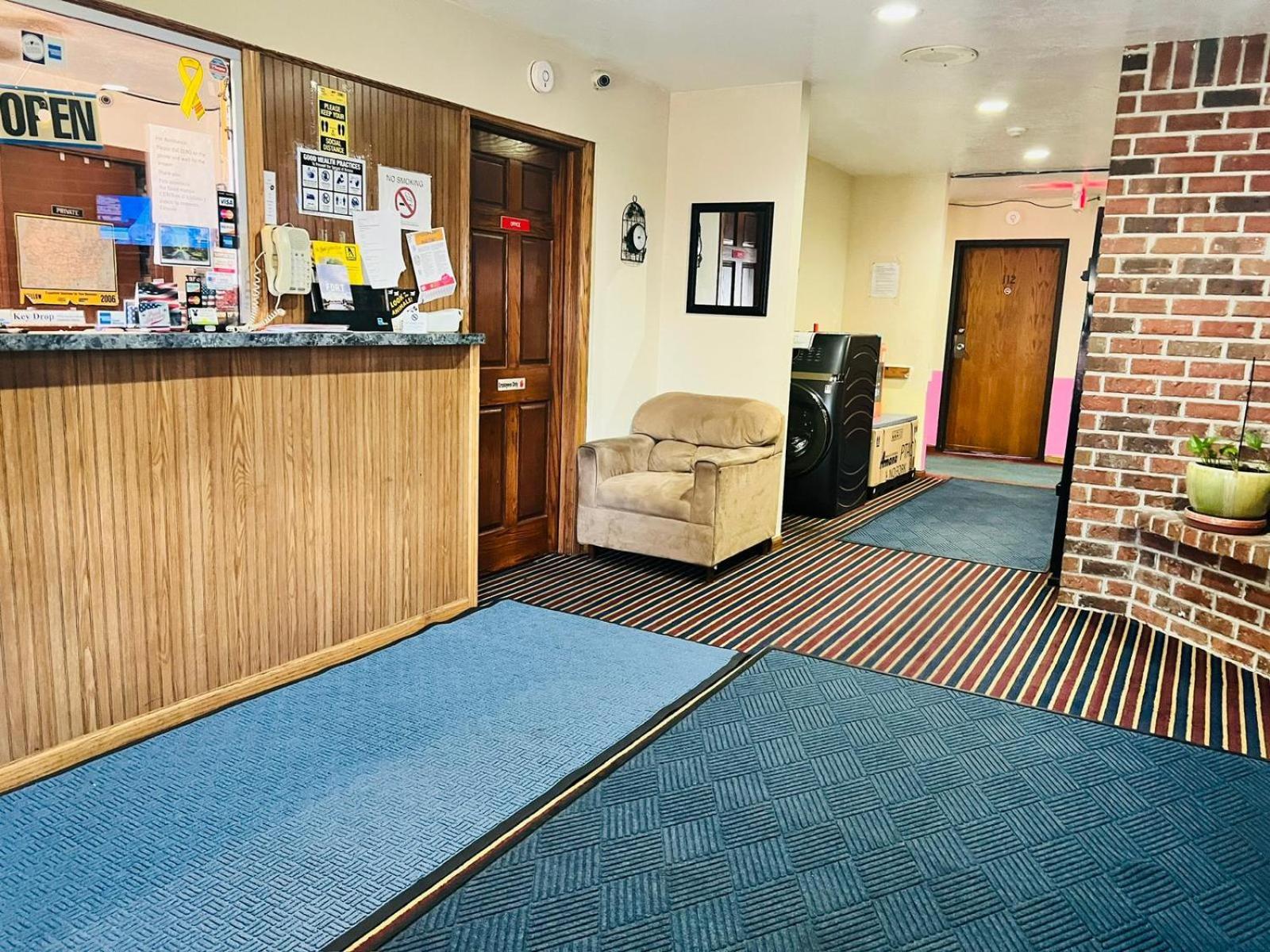 Villa Inn Motel Near Hwy 12 Wi Capital O Fort Atkinson Extérieur photo