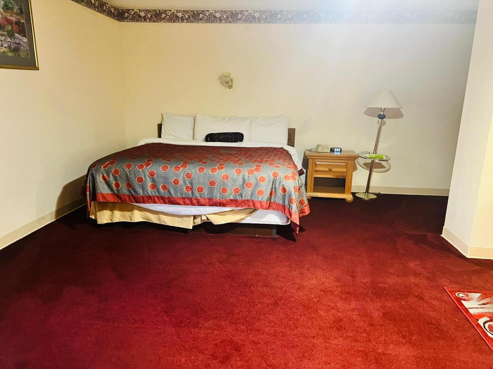 Villa Inn Motel Near Hwy 12 Wi Capital O Fort Atkinson Extérieur photo