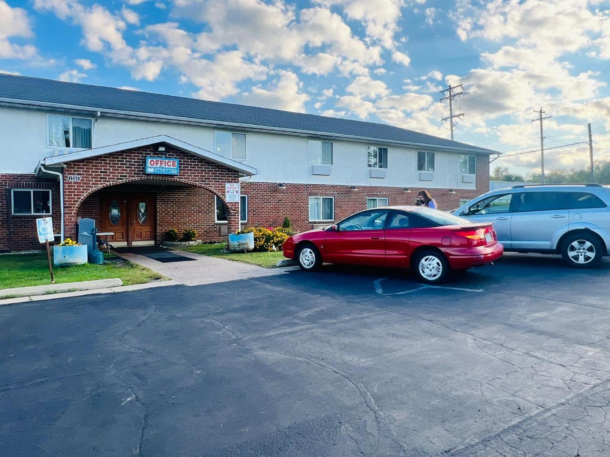 Villa Inn Motel Near Hwy 12 Wi Capital O Fort Atkinson Extérieur photo