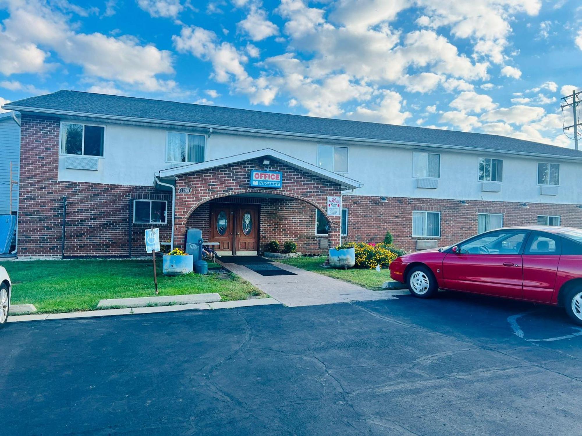 Villa Inn Motel Near Hwy 12 Wi Capital O Fort Atkinson Extérieur photo