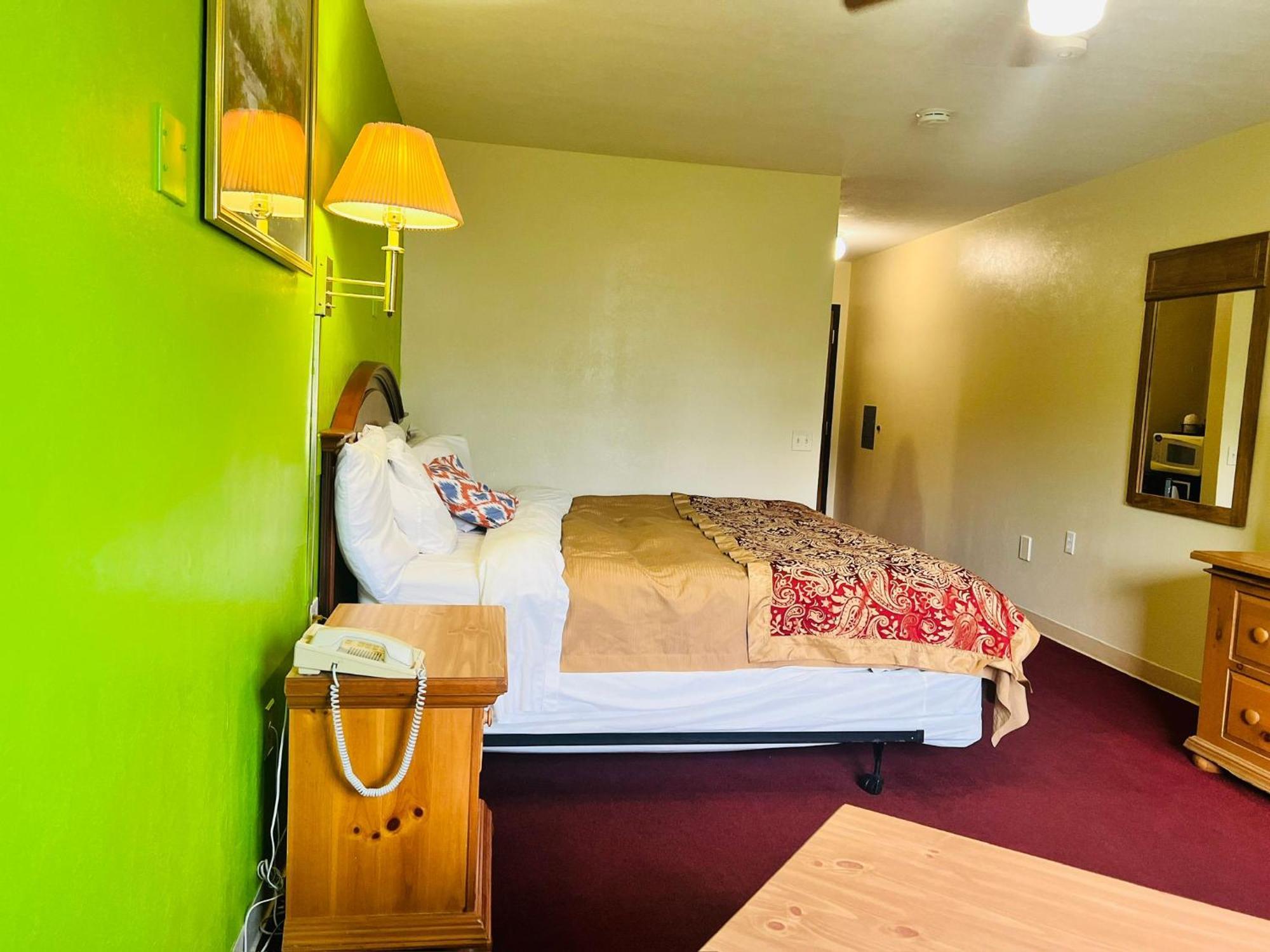 Villa Inn Motel Near Hwy 12 Wi Capital O Fort Atkinson Extérieur photo